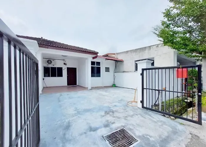 NAJHAN HOMESTAY : Berehat macam kek ghumah yo.